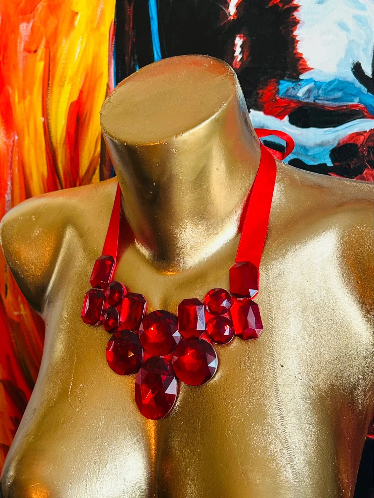 Rode plastron halsketting met grote facetgesneden strass stenen – photo 3